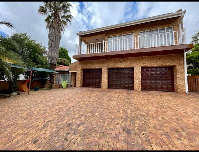 4 BEDROOM HOUSE FOR SALE IN NOORDHEUWEL